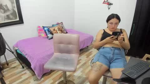 Snapshot of until_wet chatting on 24, 10, 2025 Kary and jhoa online show from 24, 10, 2025