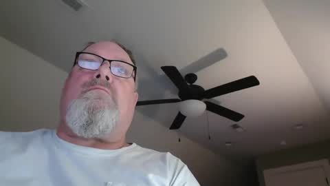 Snapshot of up2later chatting on 24, 1, 2025 up2later online show from 24, 1, 2025