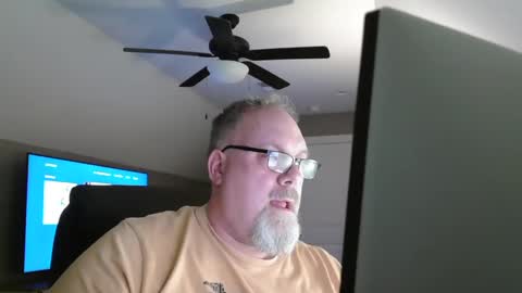 Snapshot of up2later chatting on 27, 1, 2025 up2later online show from 27, 1, 2025