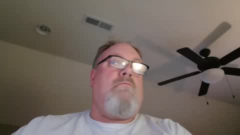 Snapshot of up2later chatting on 10, 3, 2025 up2later online show from 10, 3, 2025