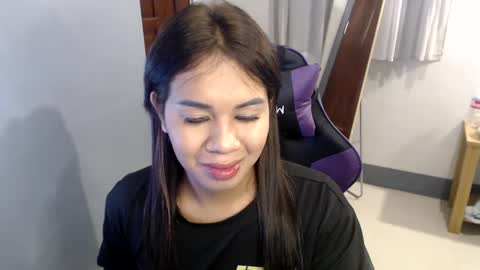 Snapshot of ur_cutiesthotasianxx chatting on 20, 12, 2024 Vee online show from 20, 12, 2024