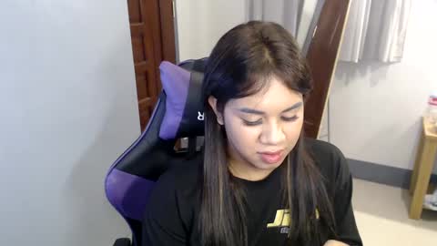 Snapshot of ur_cutiesthotasianxx chatting on 20, 12, 2024 Vee online show from 20, 12, 2024