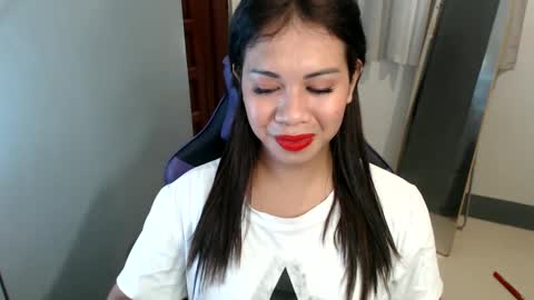 Snapshot of ur_cutiesthotasianxx chatting on 1, 1, 2025 Vee online show from 1, 1, 2025