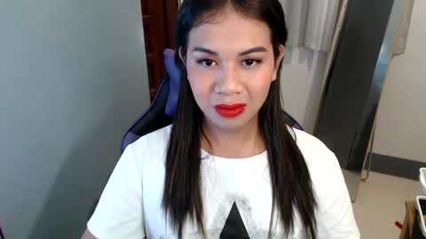 Snapshot of ur_cutiesthotasianxx chatting on 1, 1, 2025 Vee online show from 1, 1, 2025
