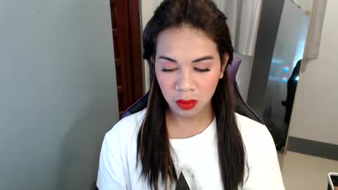 Snapshot of ur_cutiesthotasianxx chatting on 2, 1, 2025 Vee online show from 2, 1, 2025