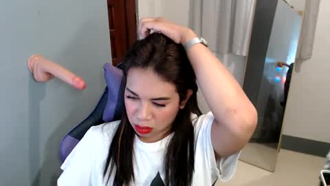 Snapshot of ur_cutiesthotasianxx chatting on 2, 1, 2025 Vee online show from 2, 1, 2025