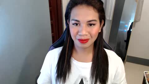 Snapshot of ur_cutiesthotasianxx chatting on 2, 1, 2025 Vee online show from 2, 1, 2025