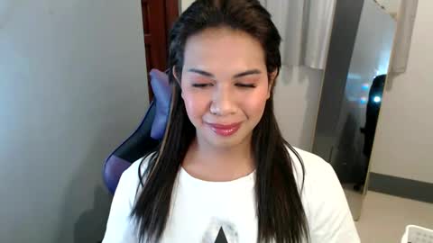 Snapshot of ur_cutiesthotasianxx chatting on 2, 1, 2025 Vee online show from 2, 1, 2025