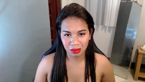 Snapshot of ur_cutiesthotasianxx chatting on 4, 1, 2025 Vee online show from 4, 1, 2025
