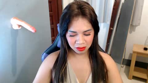 Snapshot of ur_cutiesthotasianxx chatting on 5, 1, 2025 Vee online show from 5, 1, 2025