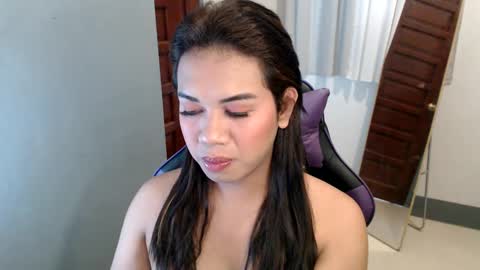 Snapshot of ur_cutiesthotasianxx chatting on 6, 1, 2025 Vee online show from 6, 1, 2025