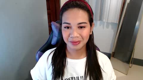 Snapshot of ur_cutiesthotasianxx chatting on 6, 1, 2025 Vee online show from 6, 1, 2025