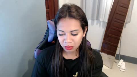 Snapshot of ur_cutiesthotasianxx chatting on 10, 1, 2025 Vee online show from 10, 1, 2025