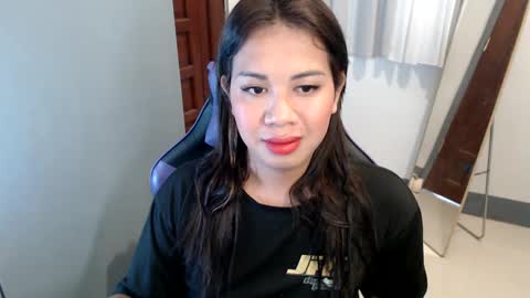 Snapshot of ur_cutiesthotasianxx chatting on 11, 1, 2025 Vee online show from 11, 1, 2025