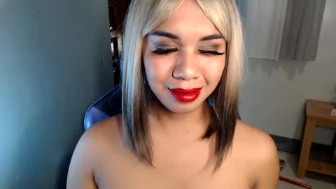 Snapshot of ur_cutiesthotasianxx chatting on 1, 2, 2025 Vee online show from 1, 2, 2025
