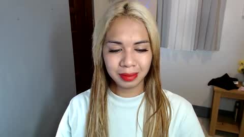 Snapshot of ur_cutiesthotasianxx chatting on 2, 2, 2025 Vee online show from 2, 2, 2025