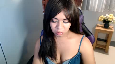 Snapshot of ur_cutiesthotasianxx chatting on 15, 2, 2025 Vee online show from 15, 2, 2025