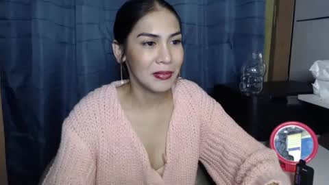 ItsUrsElla online show from 17, 12, 2024