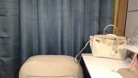 ItsUrsElla online show from 30, 12, 2024