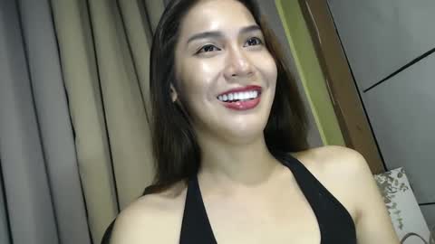 ItsUrsElla online show from 3, 2, 2025