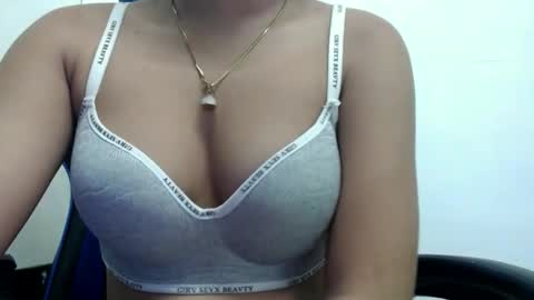 Snapshot of ur_small_girl chatting on 13, 10, 2025 ur_small_girl online show from 13, 10, 2025