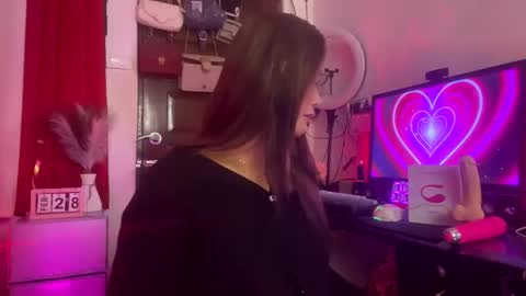 HelloIm  Girly online show from 1, 3, 2026