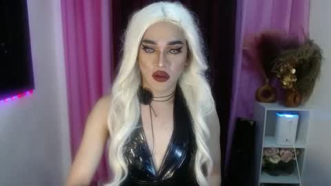 Snapshot of urcumgirlasiants chatting on 3, 11, 2025 KENDALL online show from 3, 11, 2025