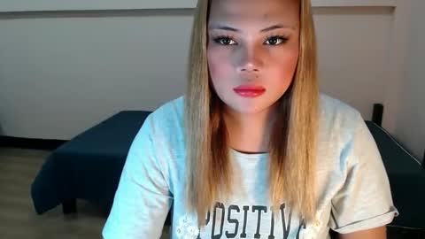 Snapshot of urgoddessophiaxxx chatting on 2, 3, 2026 Miss Sophia3 online show from 2, 3, 2026