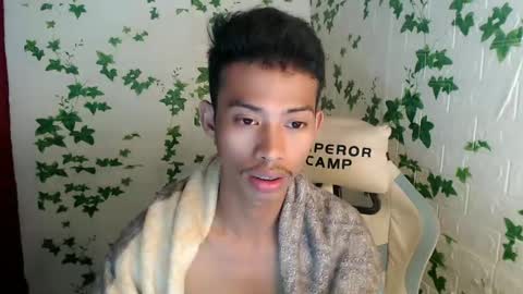 Snapshot of urhotfuckingass chatting on 30, 12, 2024 richard online show from 30, 12, 2024