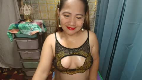 Snapshot of urhotmomzoey chatting on 11, 7, 2026 urhotmomzoey online show from 11, 7, 2026