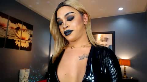 UrMajestyTyra online show from 1, 2, 2025