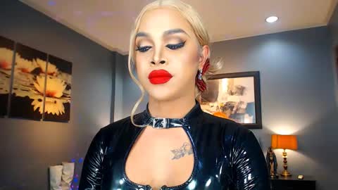 UrMajestyTyra online show from 13, 2, 2025