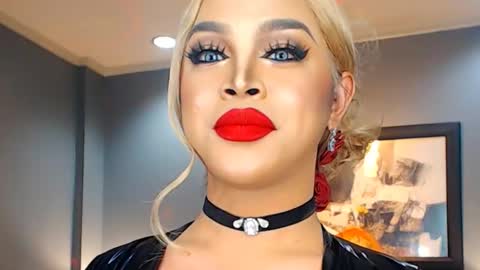 UrMajestyTyra online show from 13, 2, 2025