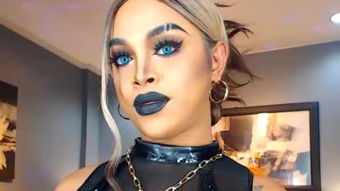 UrMajestyTyra online show from 15, 2, 2025