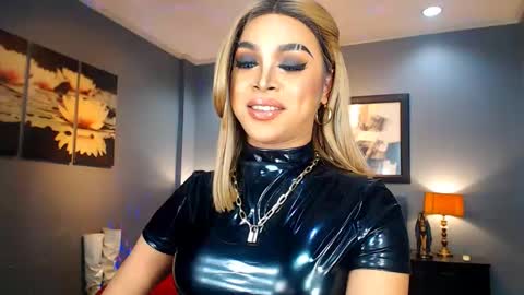 UrMajestyTyra online show from 17, 2, 2025