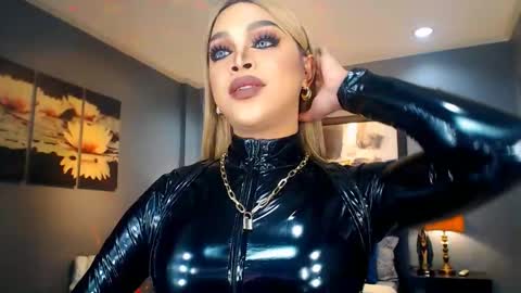 UrMajestyTyra online show from 6, 3, 2025