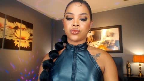 Snapshot of urmajestytyra chatting on 25, 5, 2026 UrMajestyTyra online show from 25, 5, 2026