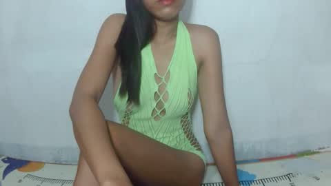 It me SHELLA  online show from 22, 4, 2026