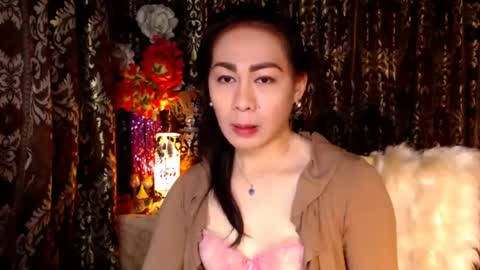 Snapshot of urtimelessbeauty chatting on 1, 2, 2025 Merca online show from 1, 2, 2025