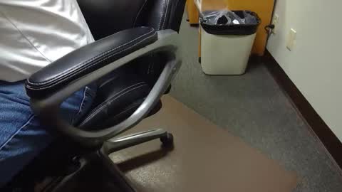 Snapshot of useemie chatting on 20, 10, 2025 useemie online show from 20, 10, 2025