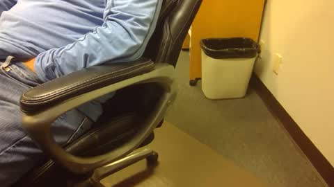 Snapshot of useemie chatting on 11, 11, 2025 useemie online show from 11, 11, 2025