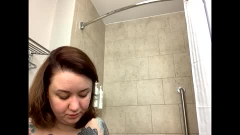 Snapshot of usefulhole chatting on 27, 9, 2025 usefulhole online show from 27, 9, 2025