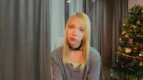 Snapshot of uwu_flower chatting on 16, 2, 2026 Chloe online show from 16, 2, 2026