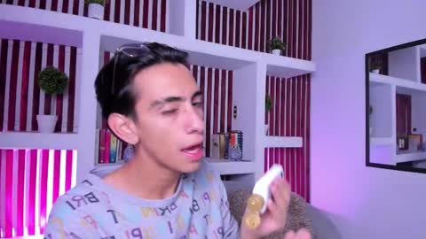 UYUKIE online show from 4, 11, 2025