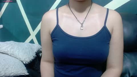 Snapshot of vainilla_cam chatting on 6, 1, 2025 Vainilla online show from 6, 1, 2025