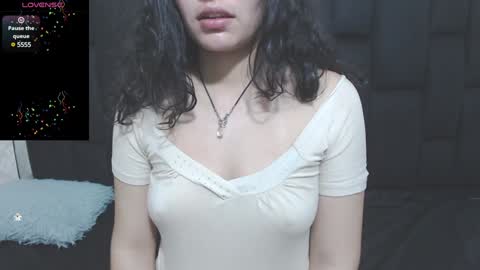 Snapshot of vainilla_cam chatting on 8, 1, 2025 Vainilla online show from 8, 1, 2025