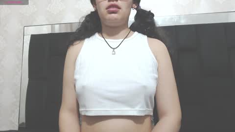 Snapshot of vainilla_cam chatting on 10, 1, 2025 Vainilla online show from 10, 1, 2025