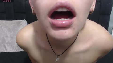 Snapshot of vainilla_cam chatting on 9, 2, 2025 Vainilla online show from 9, 2, 2025