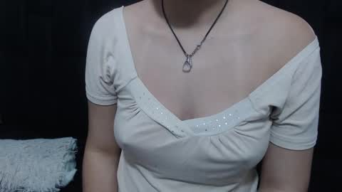 Snapshot of vainilla_cam chatting on 9, 3, 2025 Vainilla online show from 9, 3, 2025