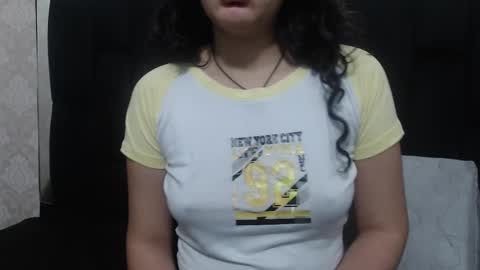 Snapshot of vainilla_cam chatting on 10, 3, 2025 Vainilla online show from 10, 3, 2025